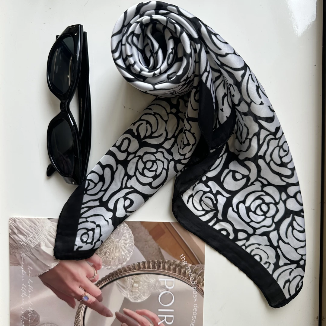 【黑白山茶花】丽锦锻70x70尺寸透气百搭舒适精致丝巾