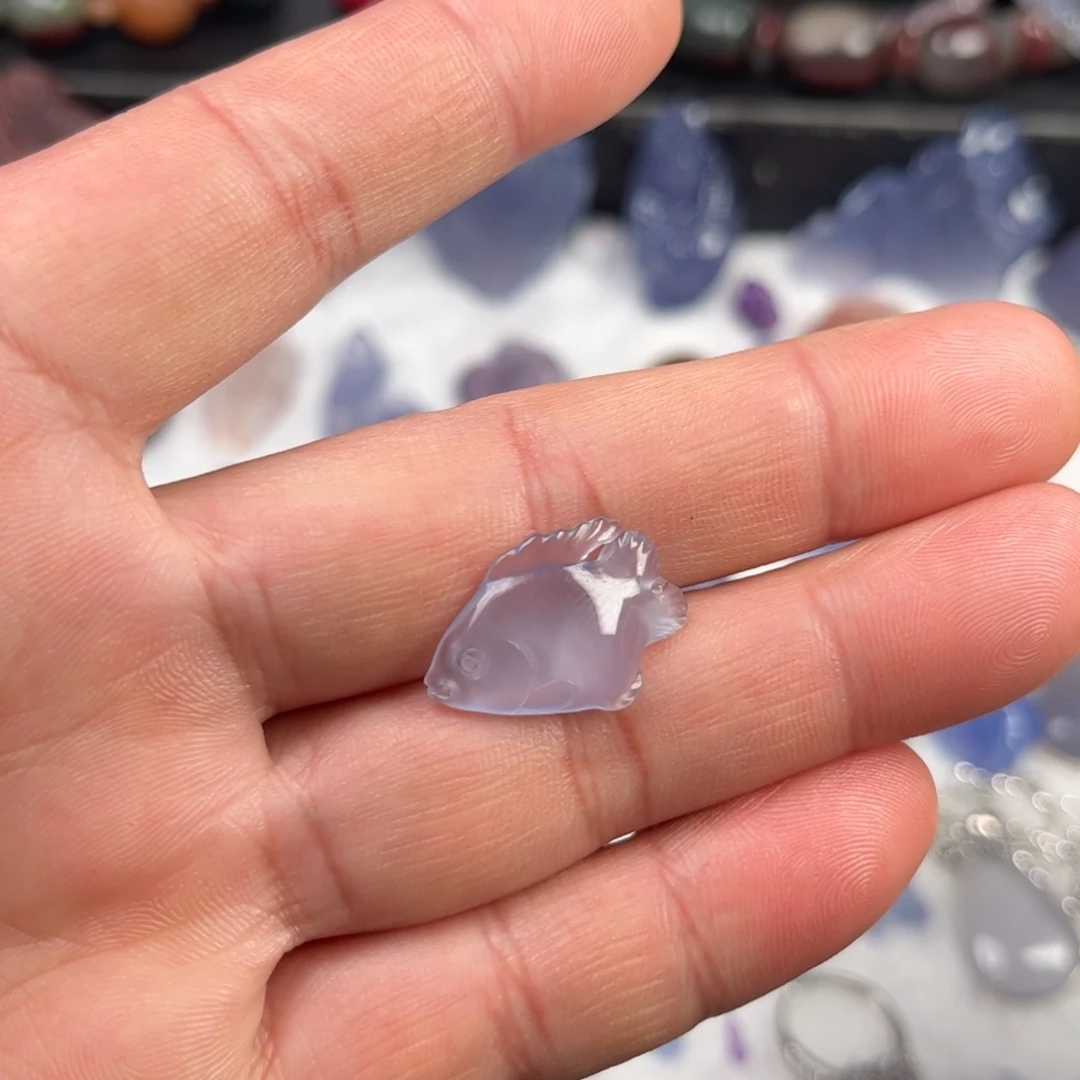 玛瑙/玉髓未镶嵌颈饰鱼手牌