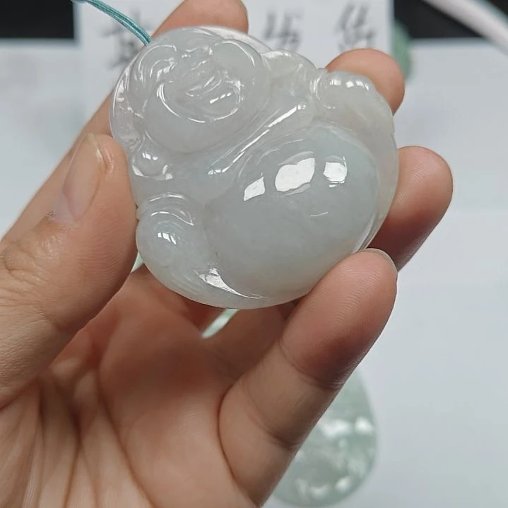 翡翠未镶嵌颈饰佛公