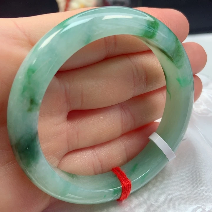 翡翠手镯未镶嵌53圈