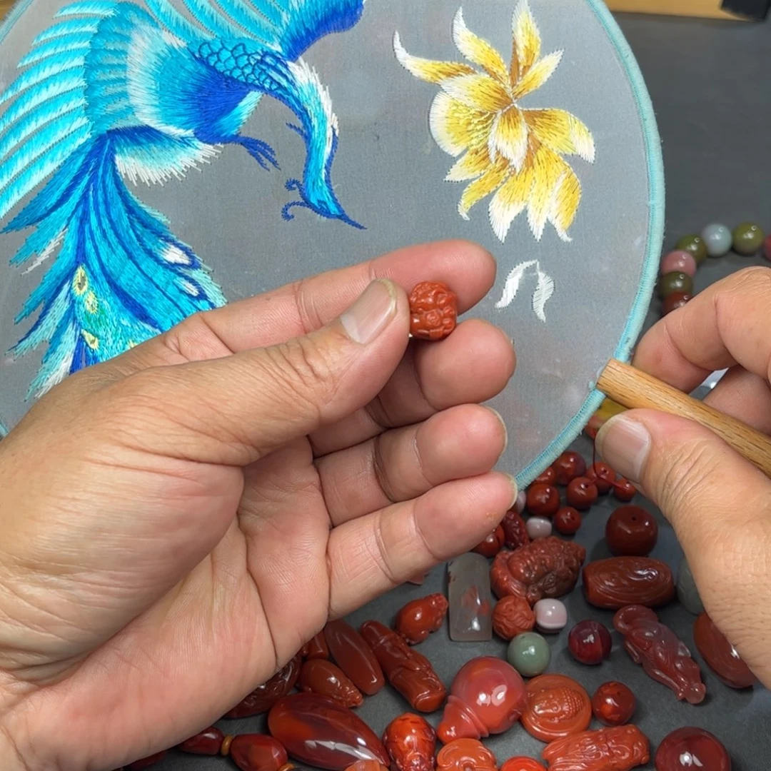 南红玛瑙吊坠未镶嵌