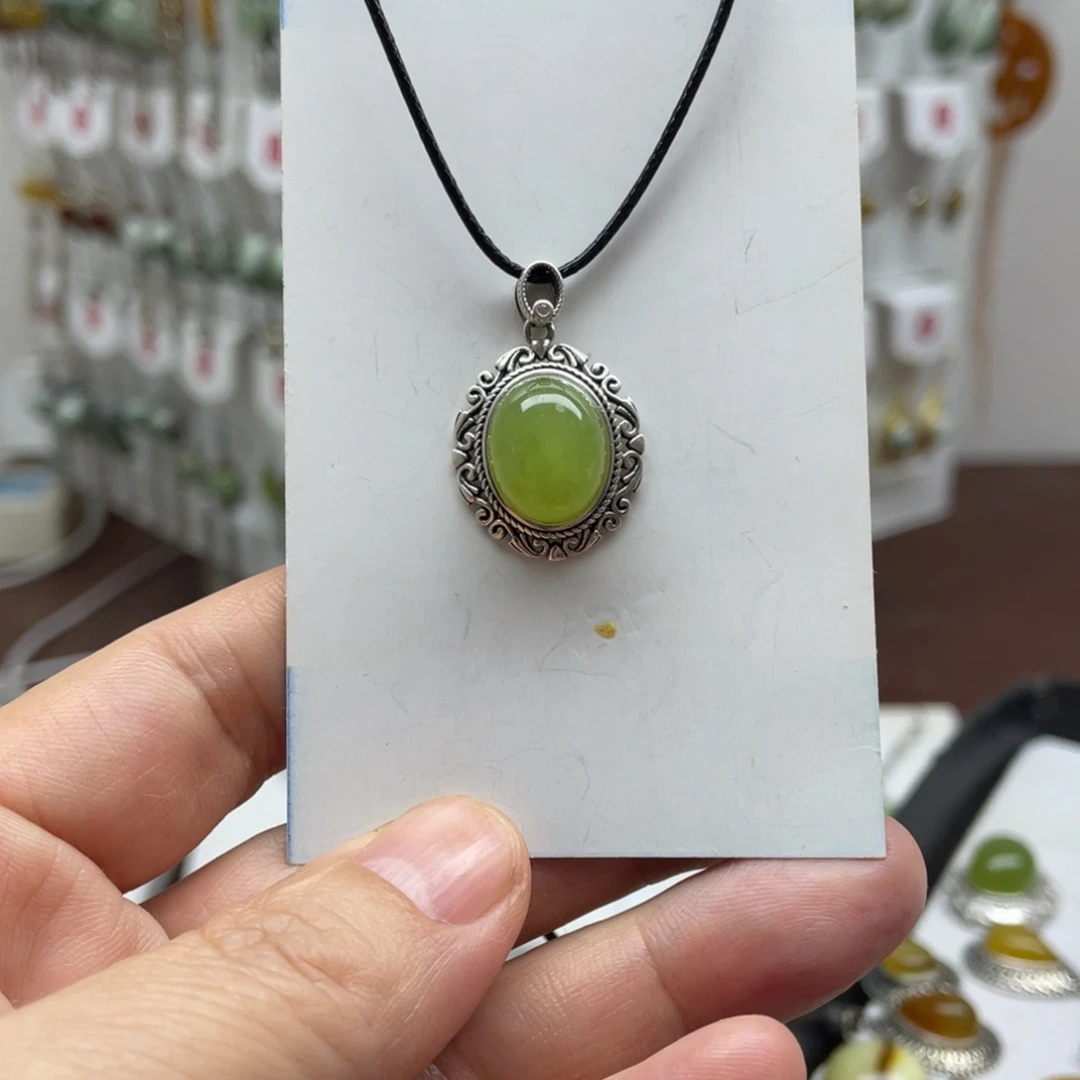 蛇纹石玉未镶嵌吊坠