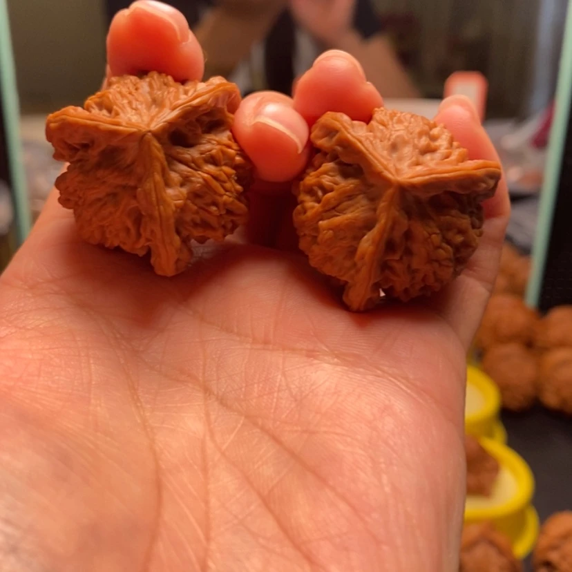 【闪购商品】桃核把件做**人11号三棱，