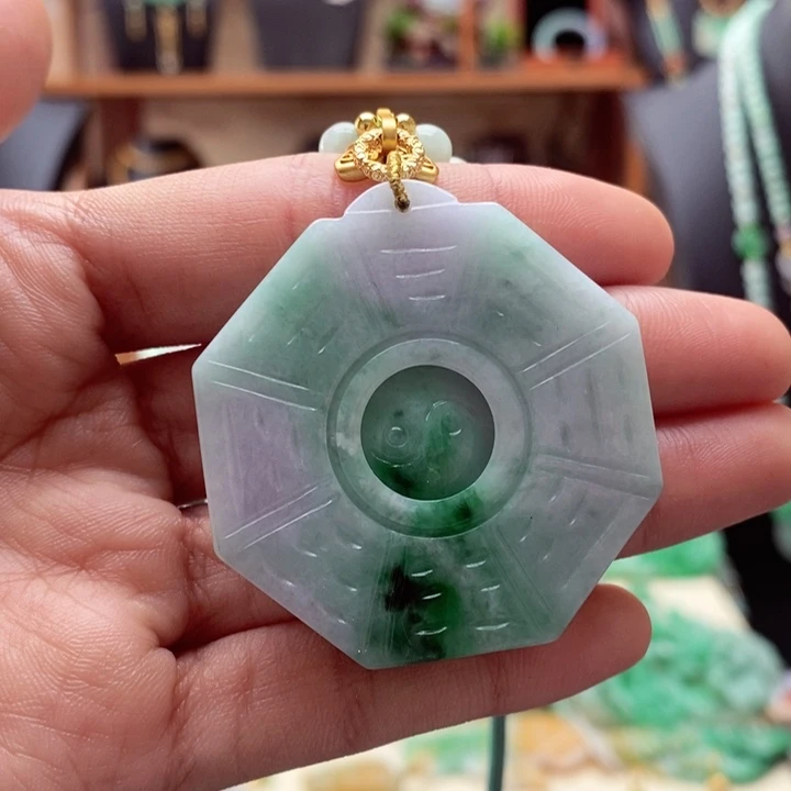 翡翠颈饰未镶嵌翡翠吊坠