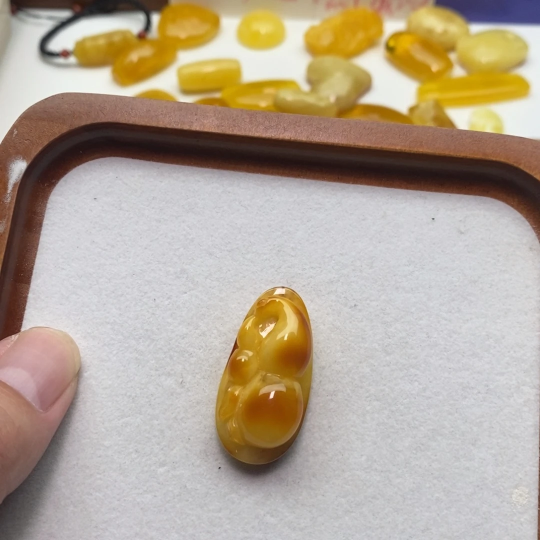 开***心琥珀颈饰未镶嵌双葫芦