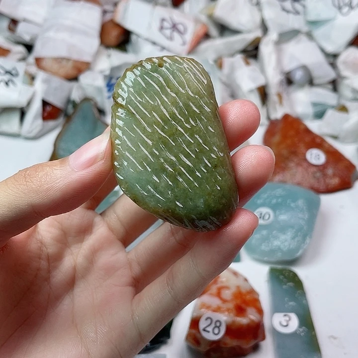 翡翠未镶嵌颈饰翡翠
