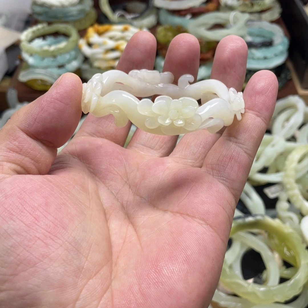 蛇纹石玉未镶嵌手镯