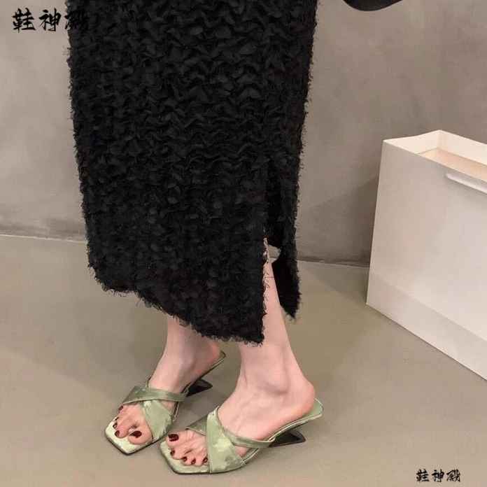 拖鞋女2025新款外穿时尚高级感银色坡跟高跟鞋夏季配裙子凉拖气质