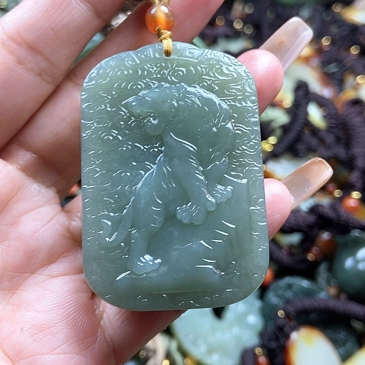 和田玉颈饰未镶嵌双面