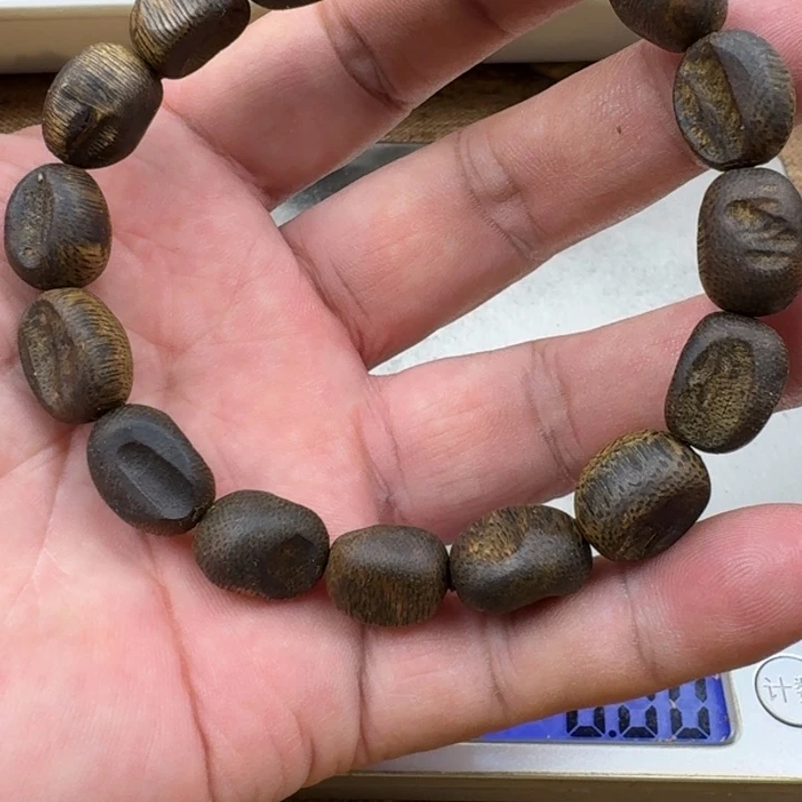 人***何手串沉香张勺子手串11克加
