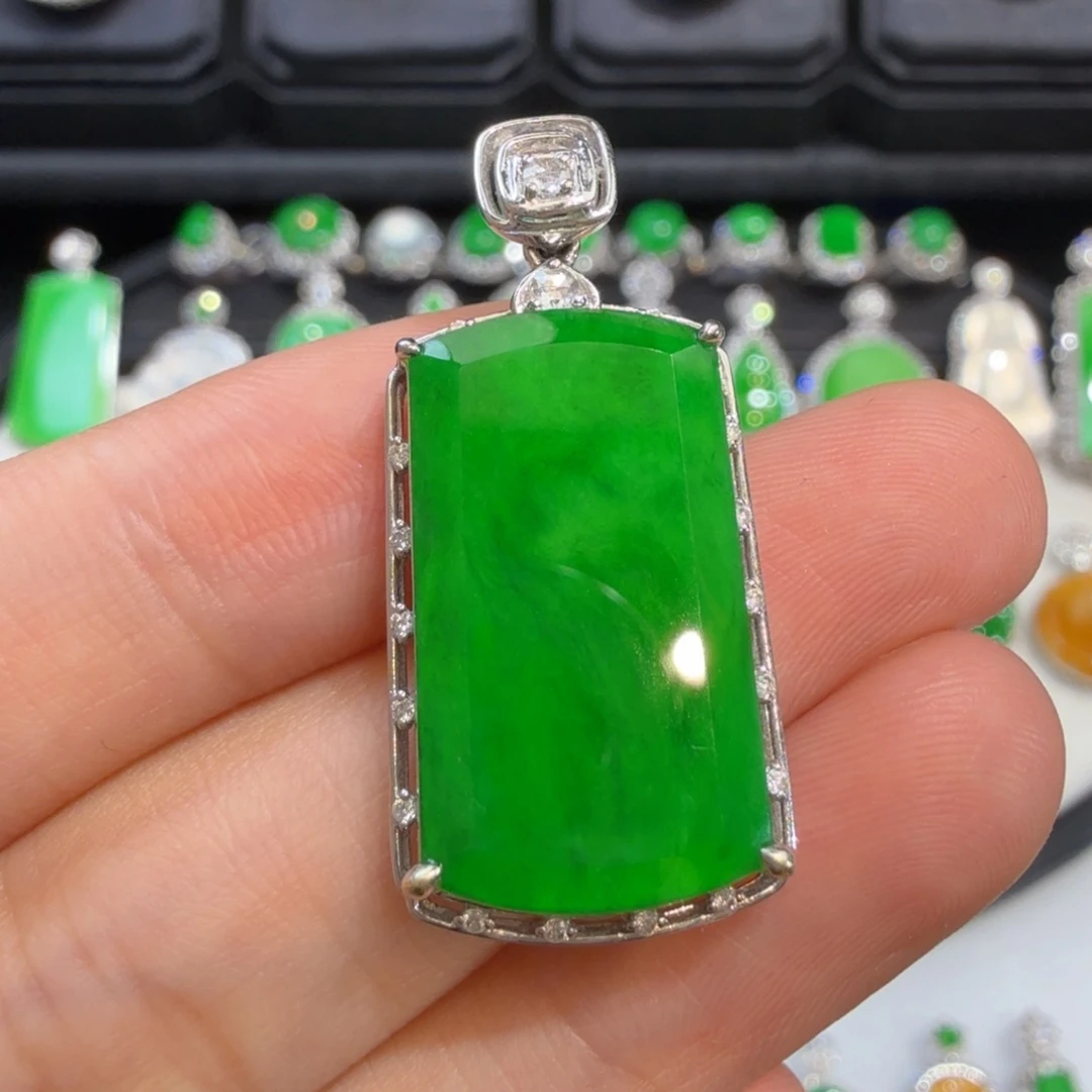 翡翠18K金镶嵌颈饰收到货48小时鉴赏期