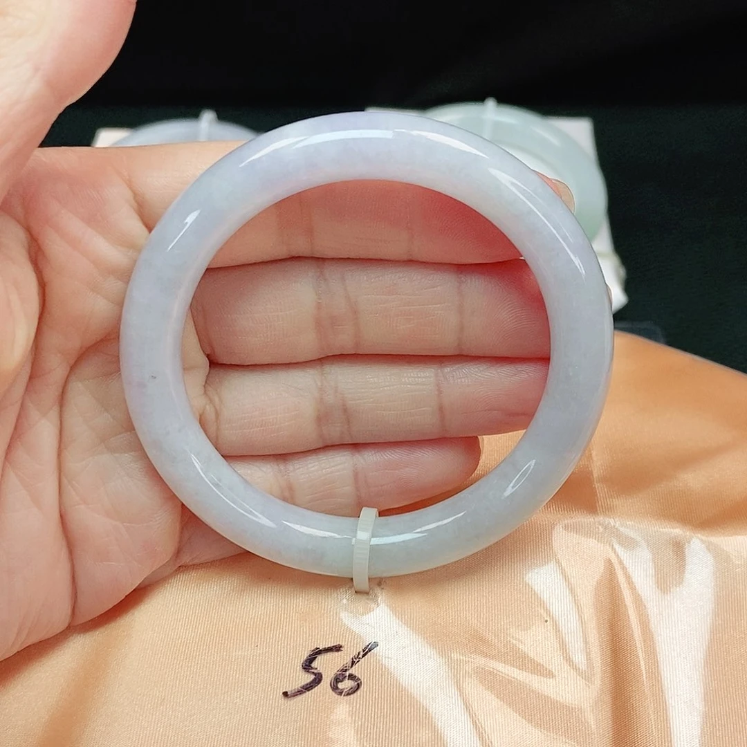 翡翠手镯未镶嵌正圆