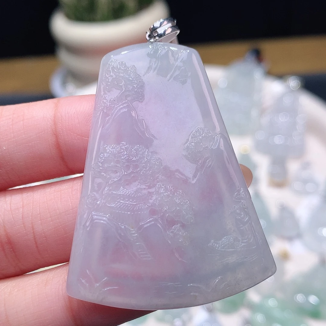 颈饰18K金镶嵌翡翠山水牌