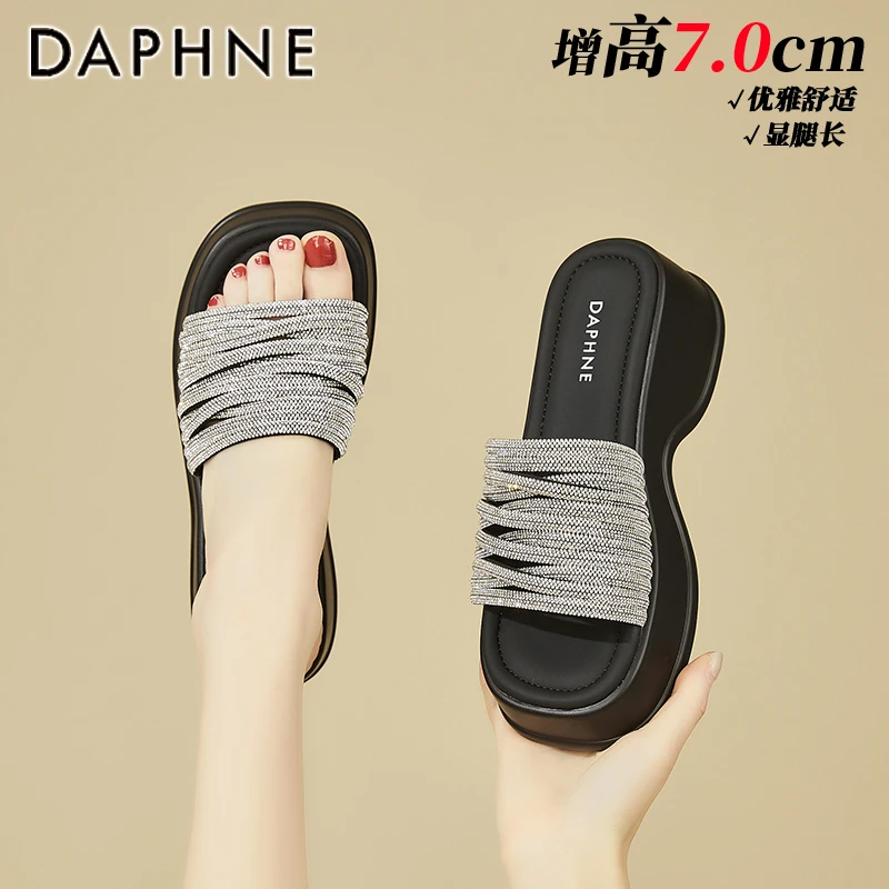 达芙妮+7CM厚底一字拖女款2025夏季新款水钻沙滩鞋外穿松糕凉鞋子
