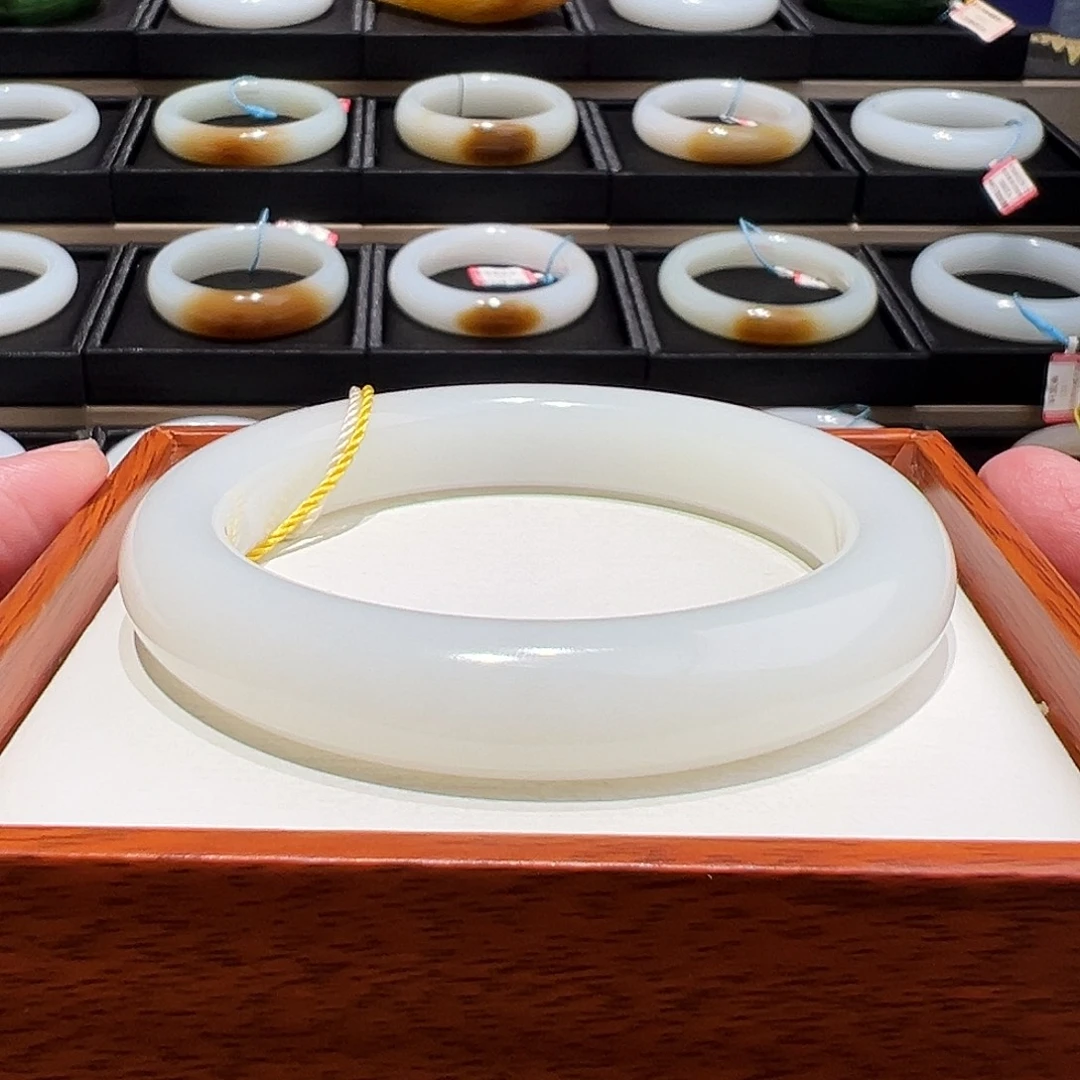 和田玉未镶嵌手镯