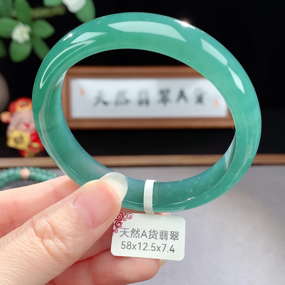 未镶嵌手镯（圆镯）翡翠