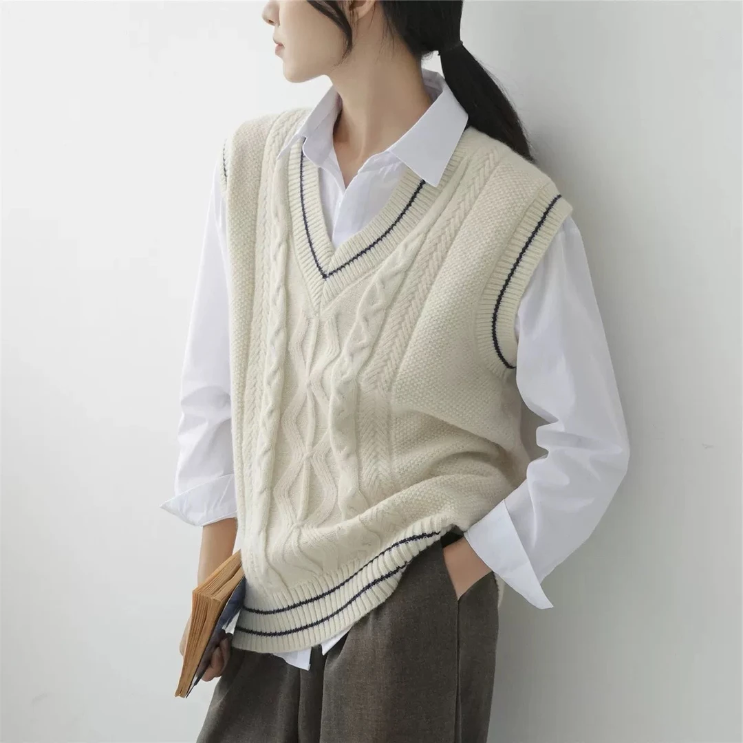学院风V领针织马甲女秋季撞色叠穿无袖麻花杏色毛衣背心外搭马夹