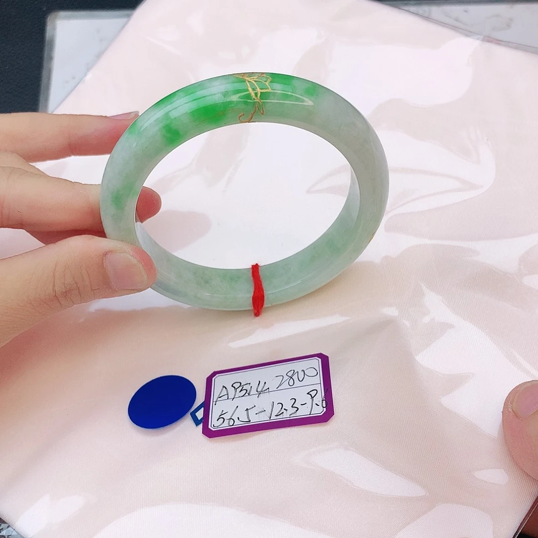 翡翠手镯未镶嵌翡翠