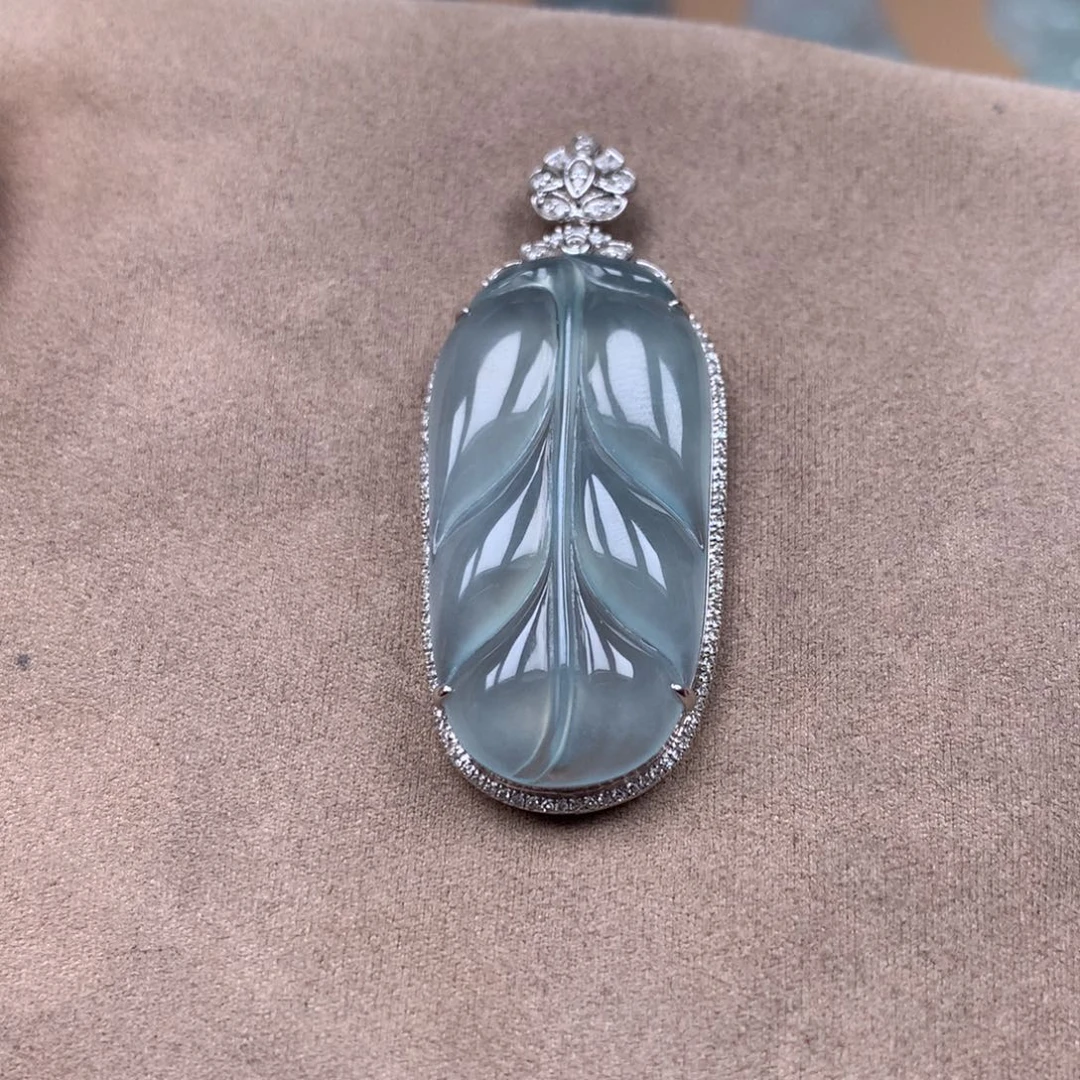 翡翠18K金镶嵌颈饰缅甸翡翠A货