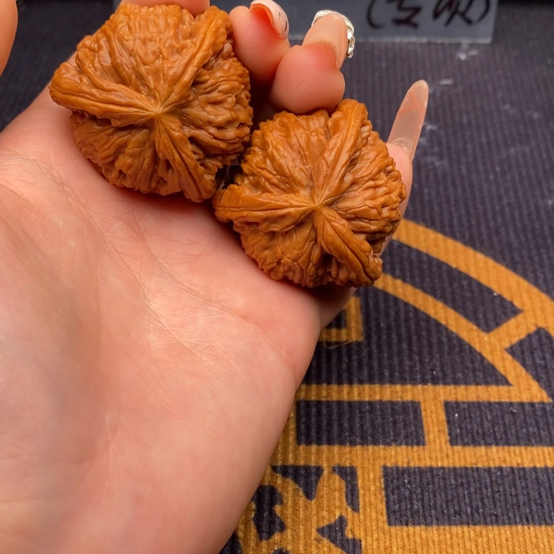 心***往文玩核桃吊坠白狮子