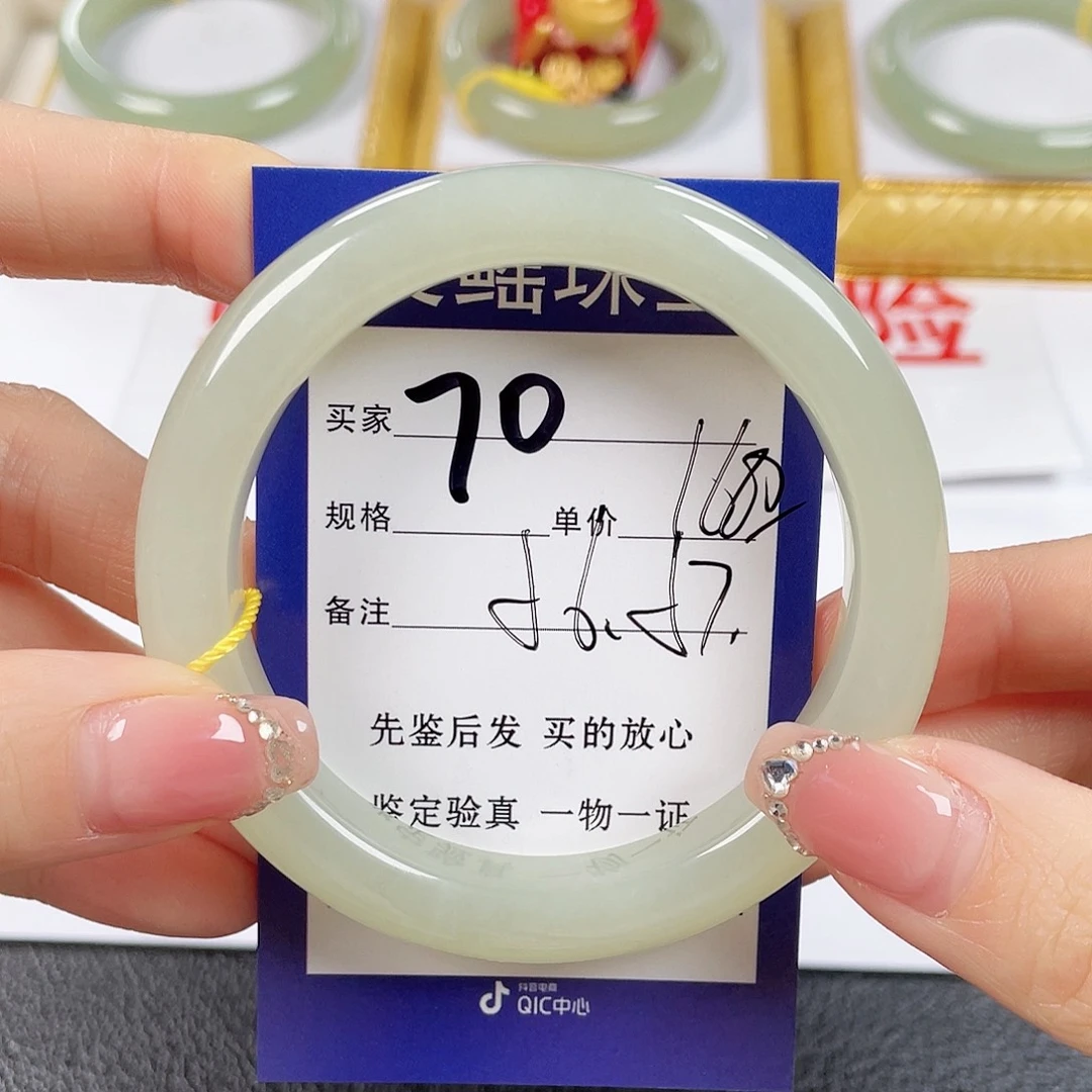 和田玉未镶嵌手镯