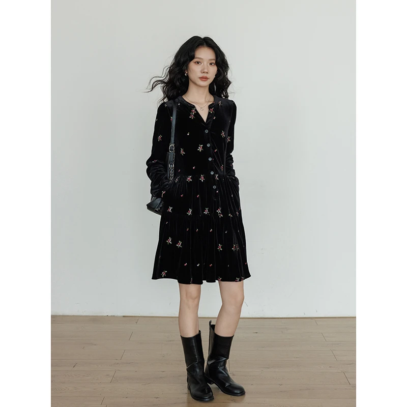 vastand维尚 秋季v领刺绣丝绒长袖连衣裙小黑裙气质清冷系老钱风