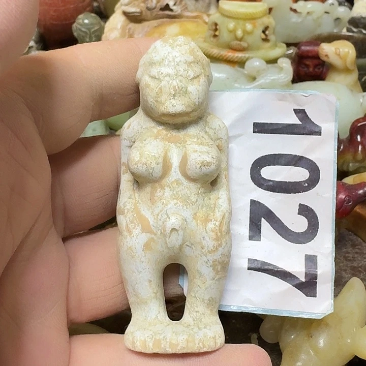 透闪石-蛇纹石玉未镶嵌颈饰
