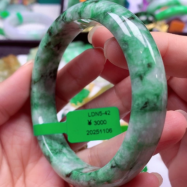 翡翠未镶嵌手镯翡翠