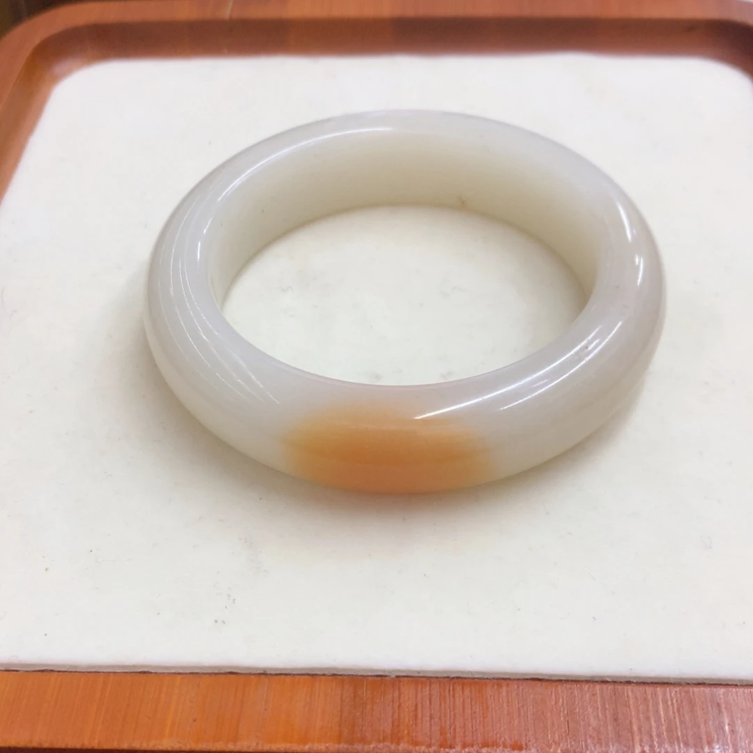 石英质玉未镶嵌手镯
