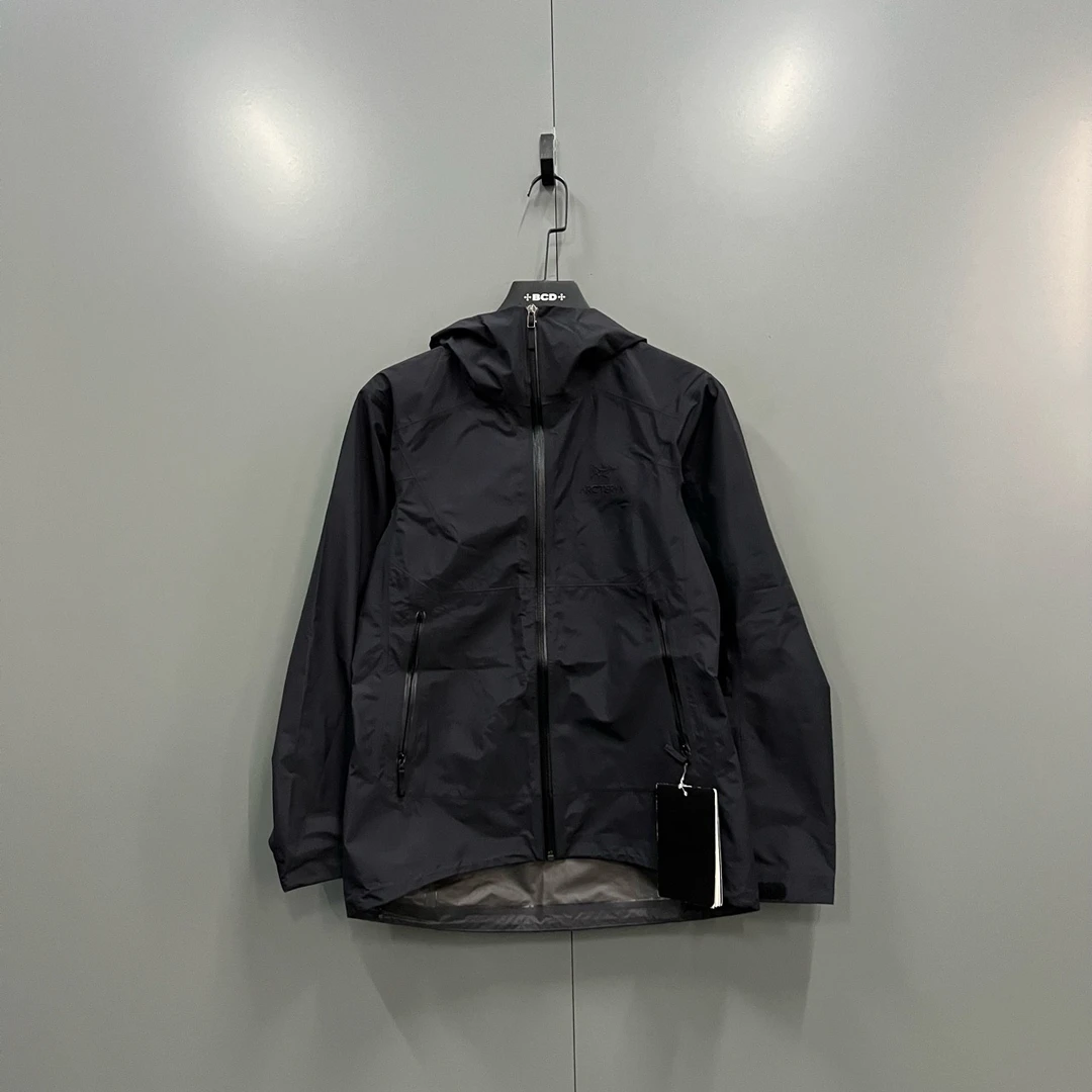 95新 ARC'TERYX/始祖鸟 q310 黑色连帽冲锋衣 S码/mg400489