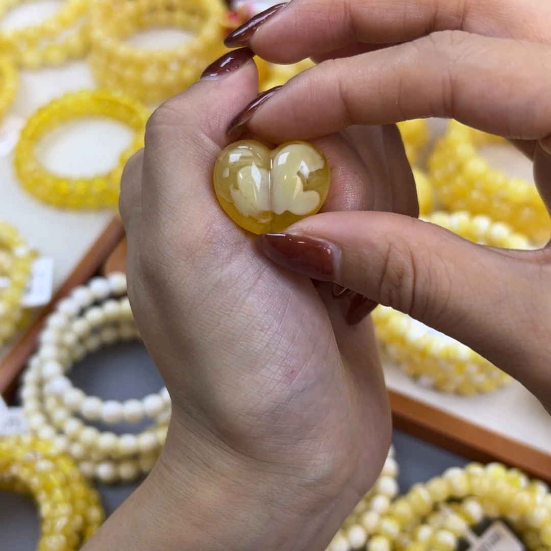 琥珀未镶嵌手链屁桃