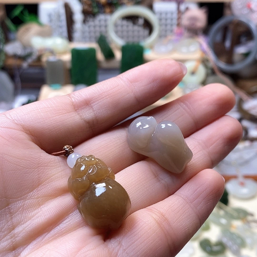 维***亚吊坠(赠链)未镶嵌和田玉猪和猫