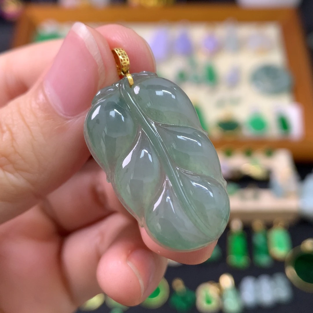 翡翠18K金镶嵌颈饰叶子