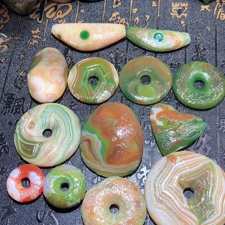 石英质玉颈饰未镶嵌冰