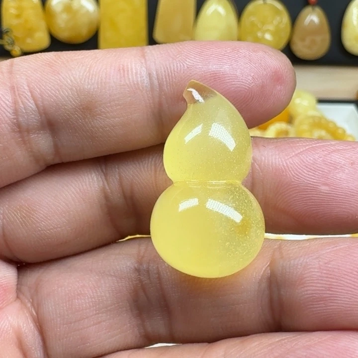 蜜蜡未镶嵌颈饰葫芦