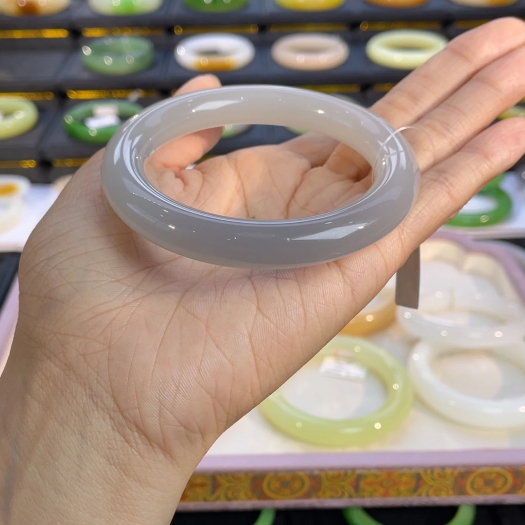 和田玉未镶嵌手镯w****?