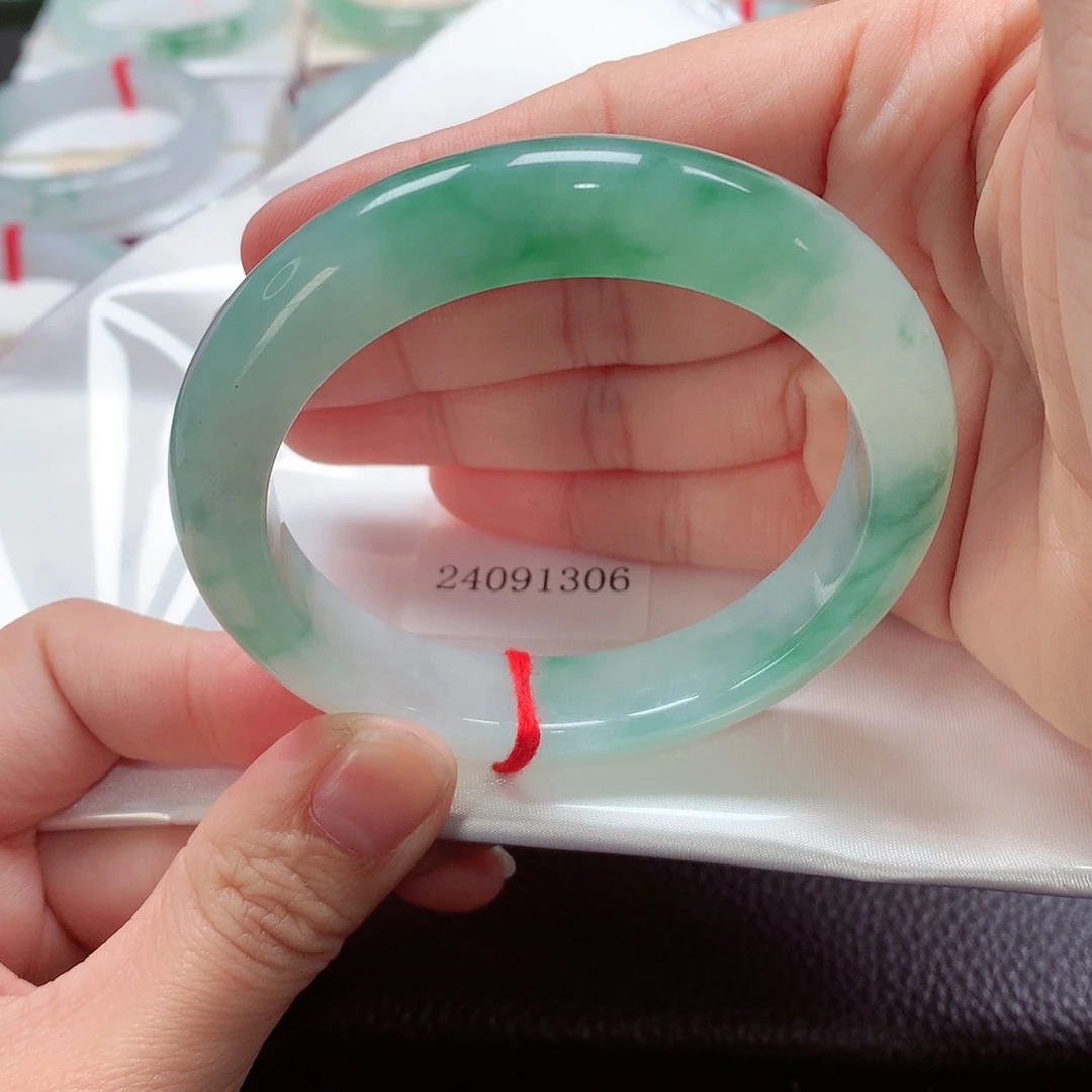 翡翠手镯未镶嵌天然A货翡翠