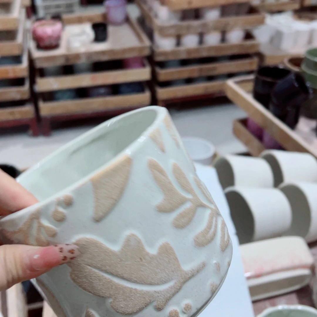 有孔，陶瓷花盆满10米包邮发货。