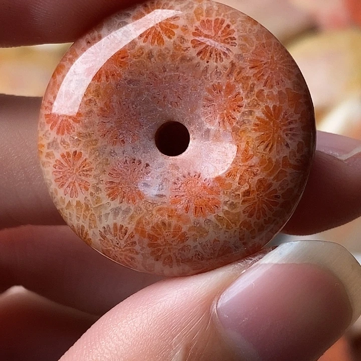 宝***碗硅化珊瑚未镶嵌颈饰