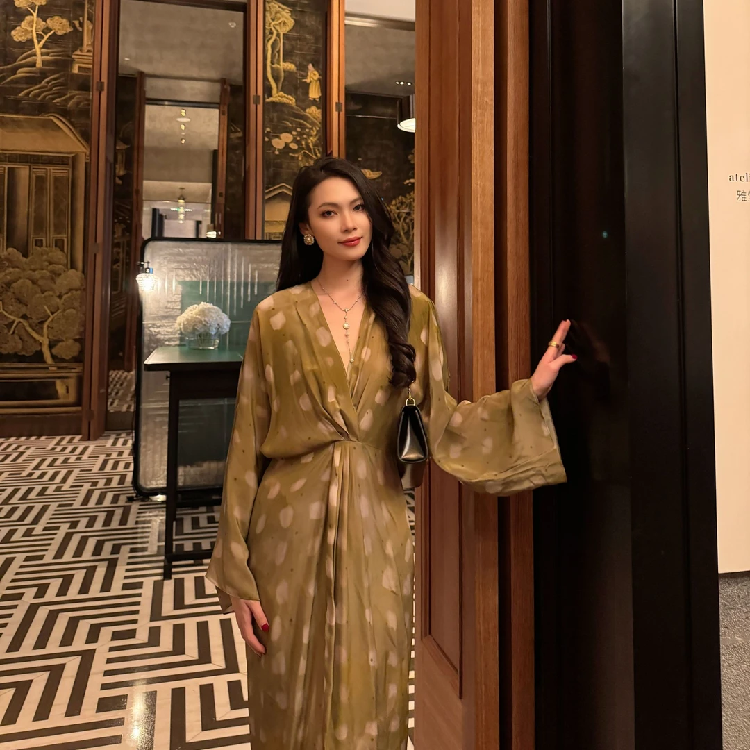 郭甜心【艺术油画】25新款原创设计新中式禅意风V领连衣裙C-021228