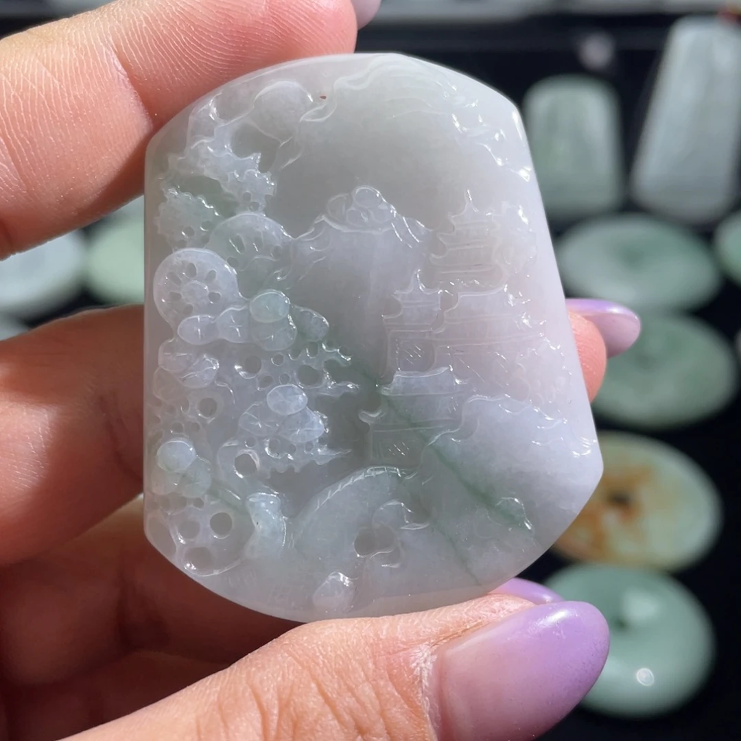 翡翠未镶嵌颈饰山水