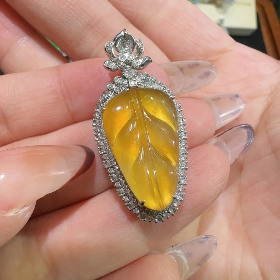 【闪购商品】颈饰18K金镶嵌翡翠