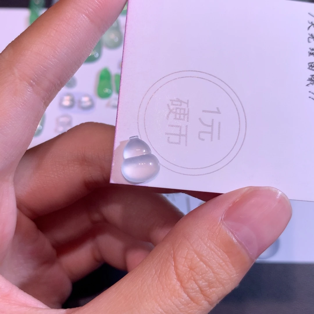 翡翠未镶嵌颈饰葫芦