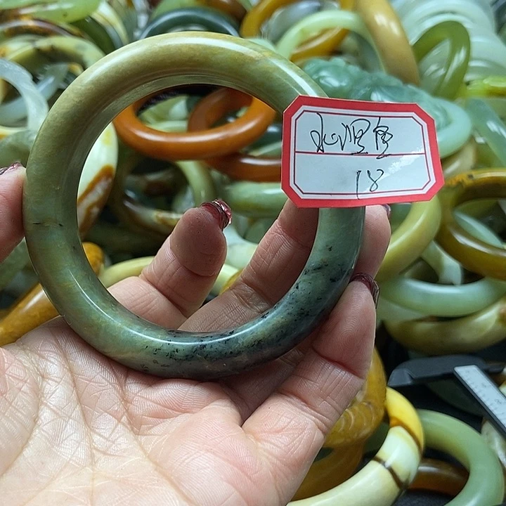 蛇纹石玉手镯未镶嵌北**?