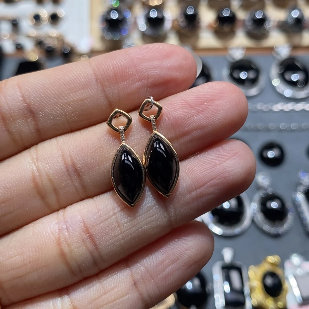 18K金镶嵌翡翠耳饰墨翠