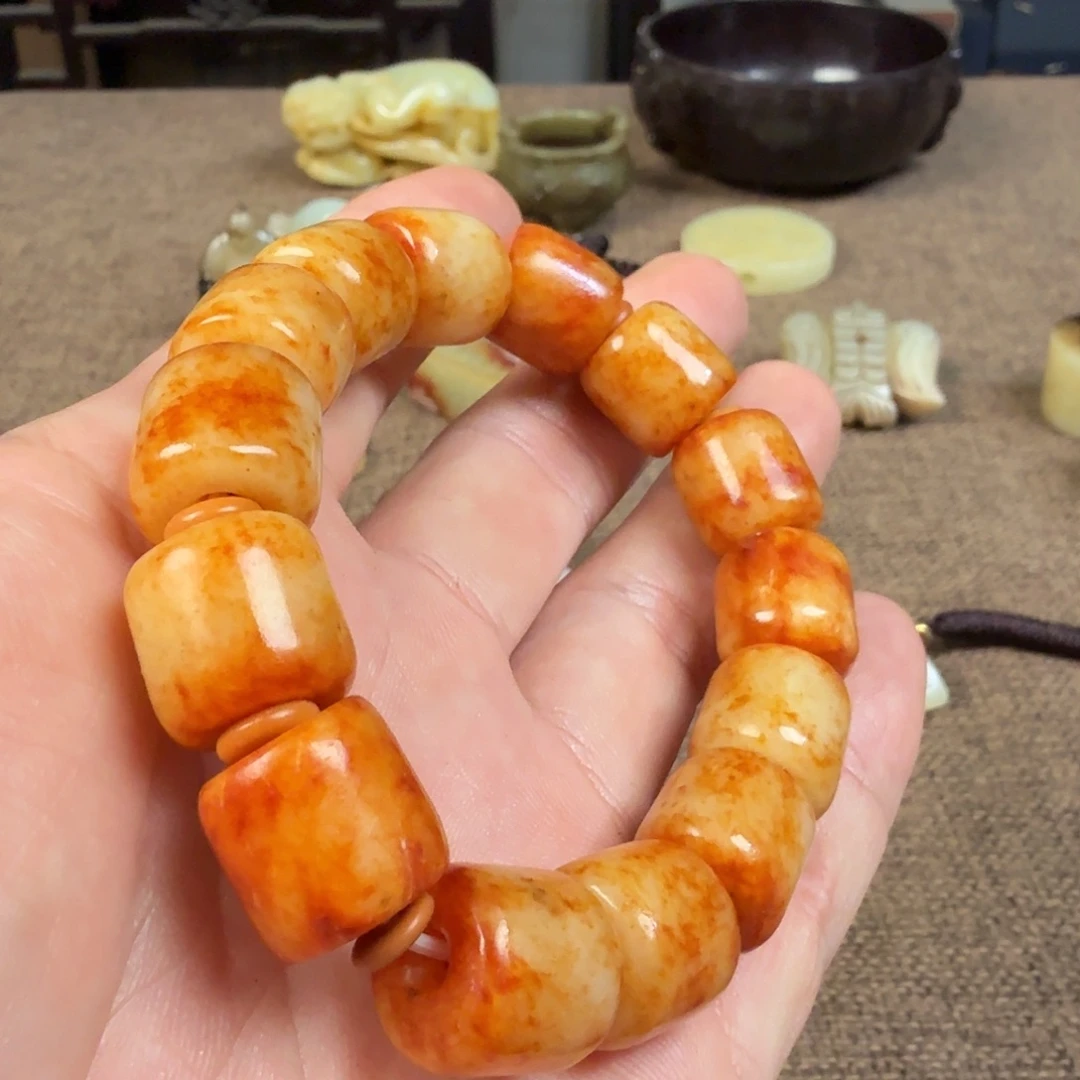 熊***桑和田玉（糖玉）未镶嵌珠宝半成品