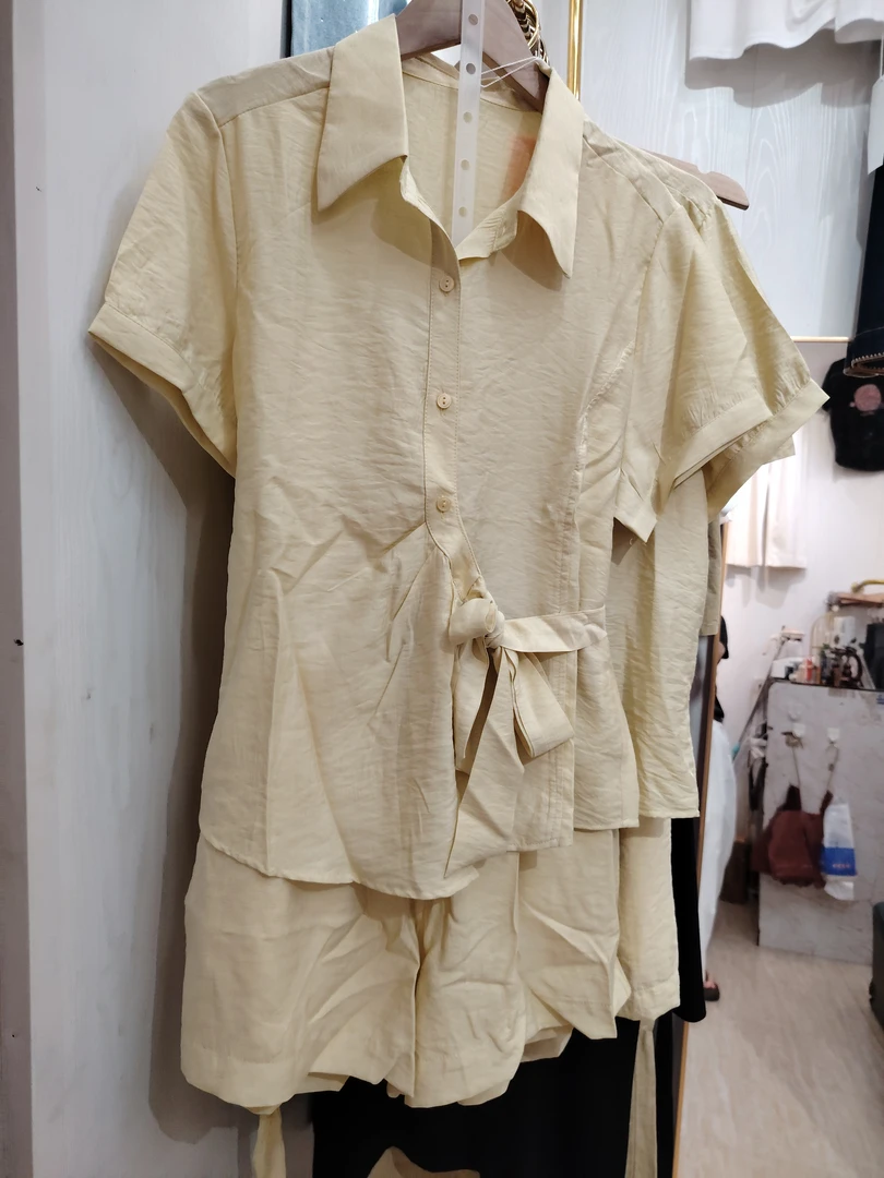 女士夏季法式通勤风收腰时尚衬衫两件套上衣短裤套装