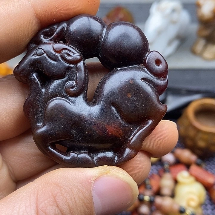 未镶嵌蛇纹石玉颈饰