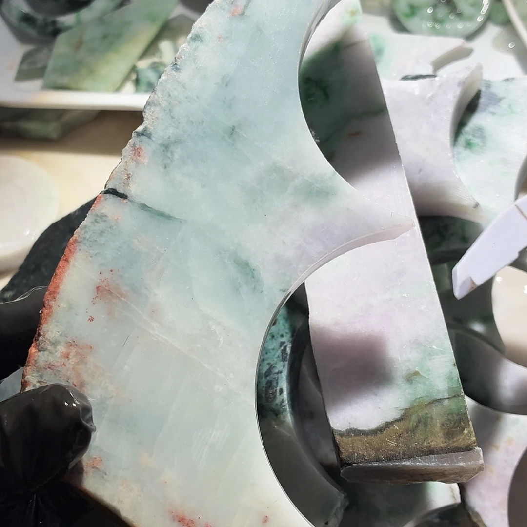 翡翠未镶嵌颈饰边角料