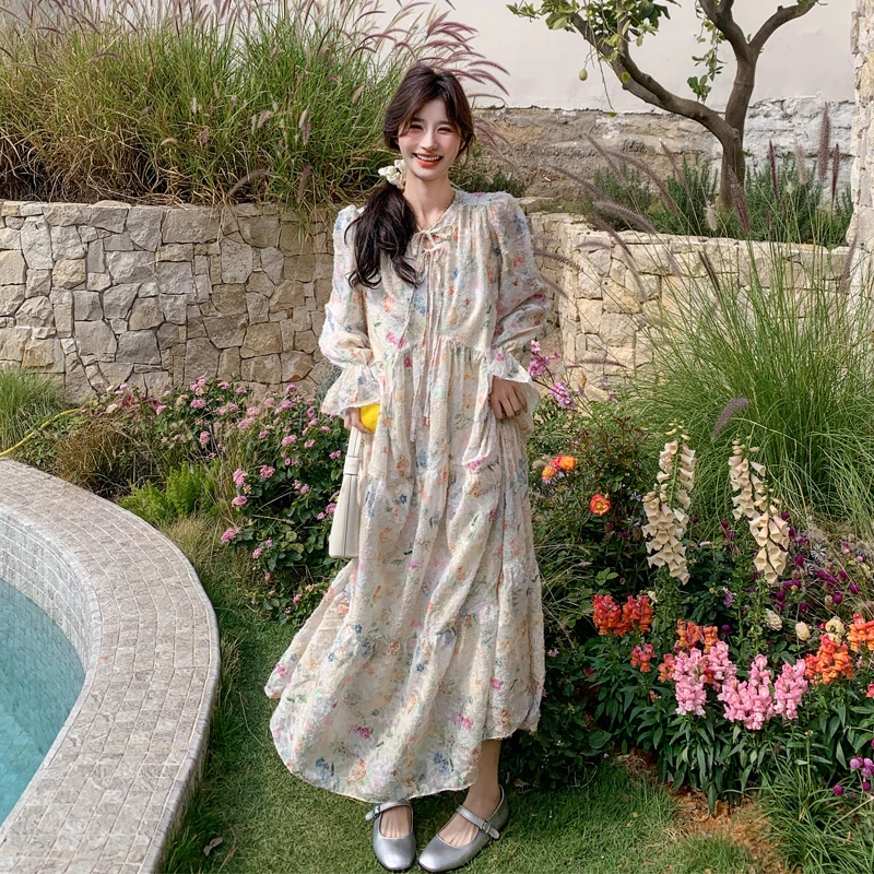 茶歇复古油画裙女2025春秋新款小清新法式复古氛围感碎花连衣裙潮